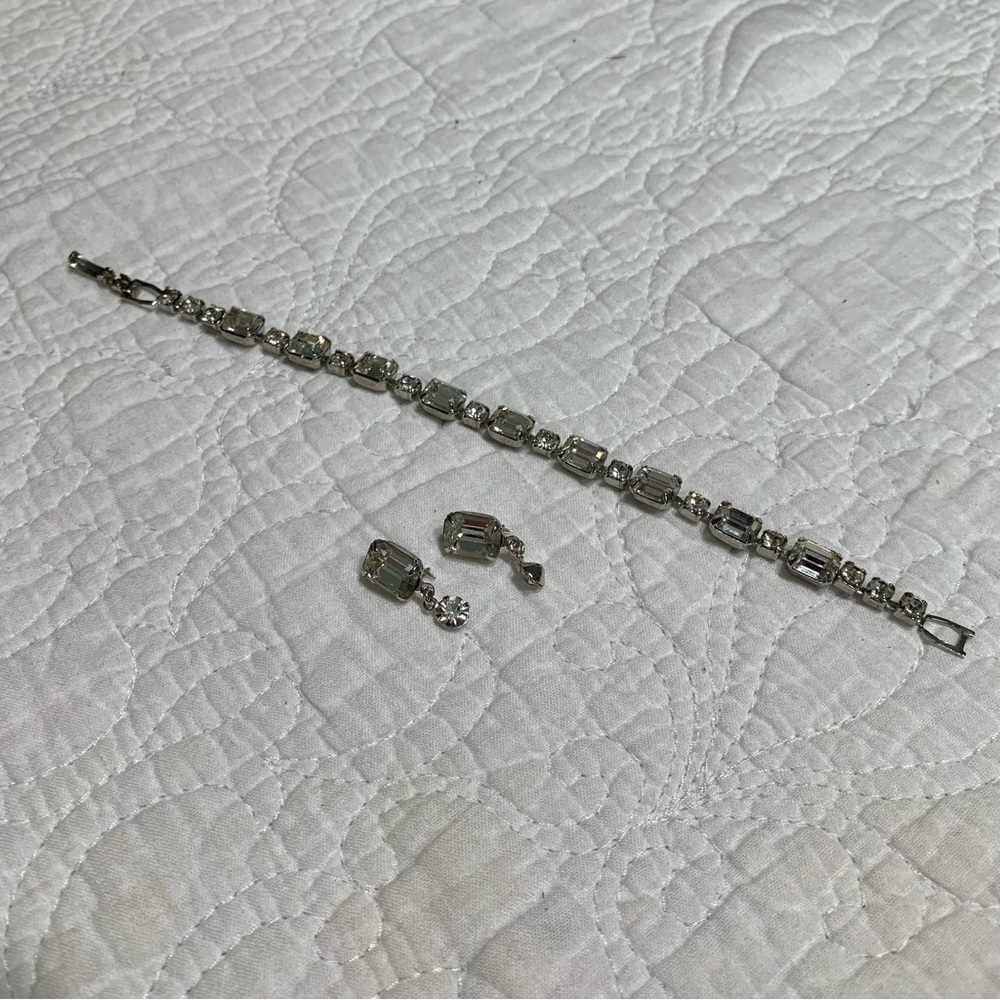 Vintage Weiss of weissmans  jewelry, bracelet and collar pins set